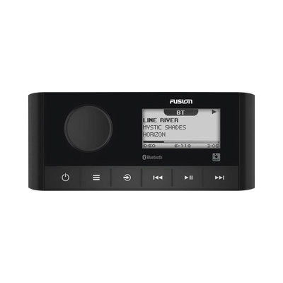 Sistema de Audio Marino / Pantalla LCD 2.3″ / Bluetooth y ANT / 180 W Pico / 22 W RMS x 4 / 2 Zonas Multi-Zone / IPX6 e IPX7 / Compatible con AM, FM, DAB+, AUX / Actualizaciones Inalámbricas