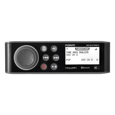 Sistema de Audio Marino / Pantalla LCD Monocroma 2.6″ / Multi-Zone 2 Zonas / Potencia Pico 200 W / Bluetooth y ANT / IPX7 / Compatible SiriusXM y DAB+