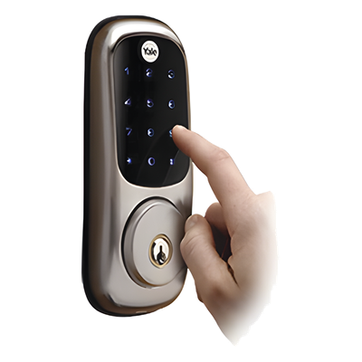 Cerradura electrónica / Teclado táctil y llave mecánica / 250 usuarios Z-Wave / 4 baterías AA / 1 año autonomía / 3 idiomas por voz