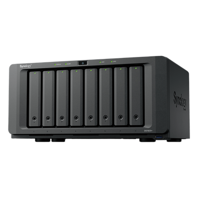 NAS Empresarial / 8 Bahías / AMD Ryzen V1500B / 8 GB DDR4 ECC / 2 Puertos 2.5GbE / Expansión 10GbE/25GbE / Caché M.2 NVMe / Lectura 2,239 MB/s
