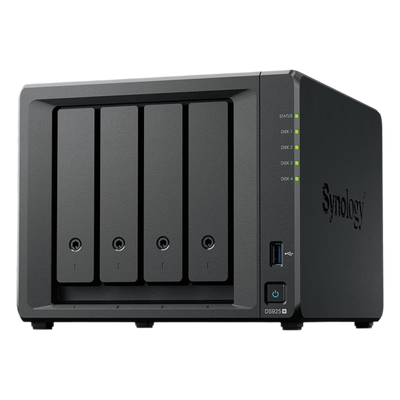 NAS 4 Bahías / Expandible a 9 Bahías / 2 Puertos 2.5GbE / 2 Ranuras M.2 NVMe / Procesador AMD Ryzen V1500B / 4 GB DDR4 ECC / Escritura Secuencial 565 MB/s / RAID Híbrido